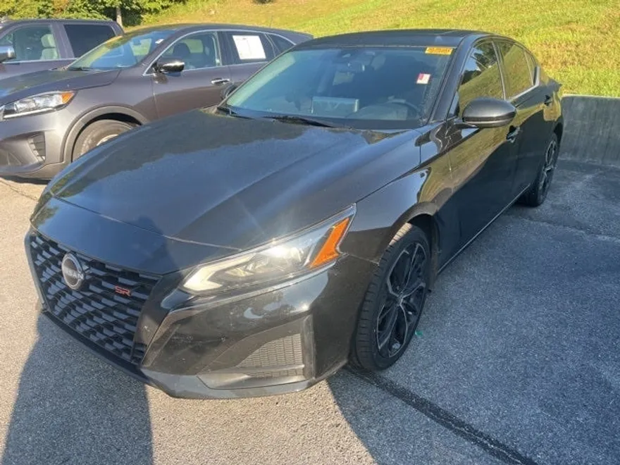 2023 Nissan Altima 2.5 SR photo 1