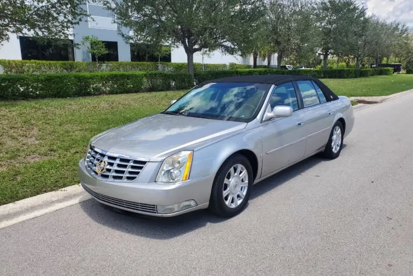 2008 Cadillac DTS Luxury I photo 1