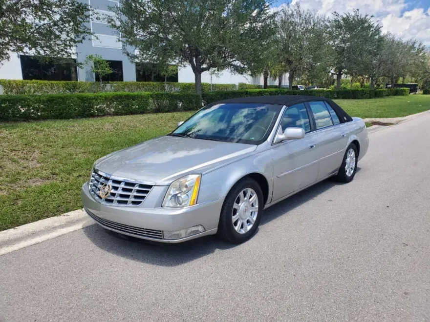 2008 Cadillac DTS Luxury I photo 1