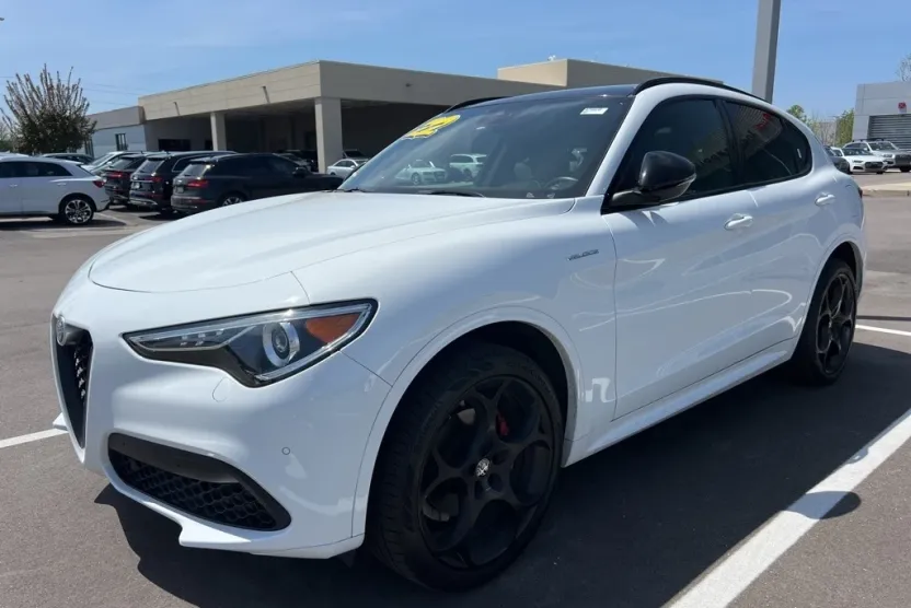 2022 Alfa Romeo Stelvio Ti Sport photo 1