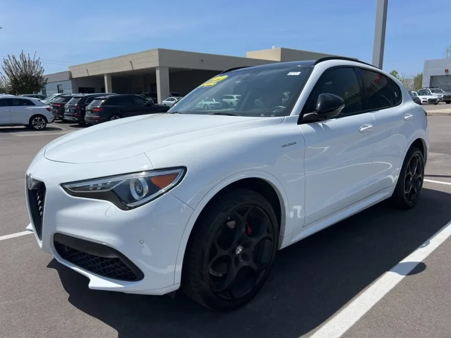 2022 Alfa Romeo Stelvio Ti Sport photo 1