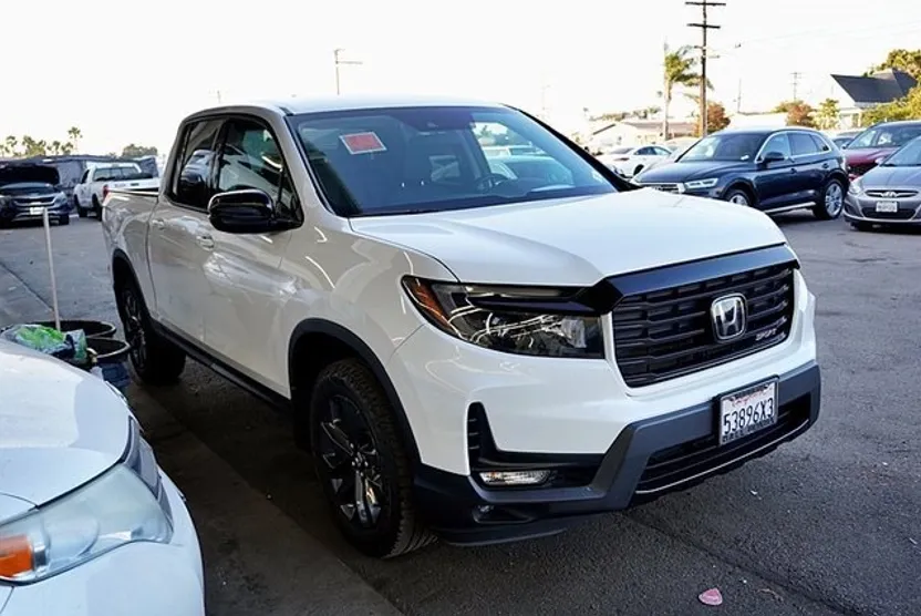 2023 Honda Ridgeline Sport photo 1