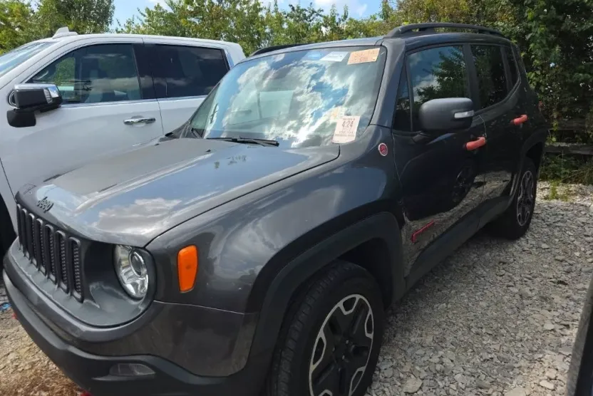 2017 Jeep Renegade Trailhawk photo 1