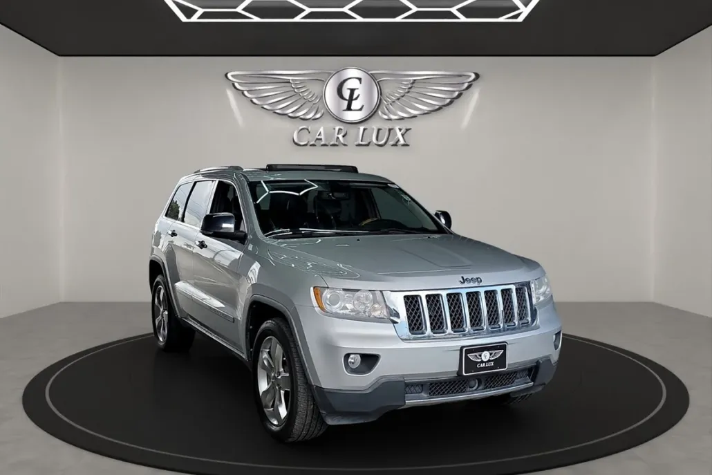 2012 Jeep Grand Cherokee Overland photo 1