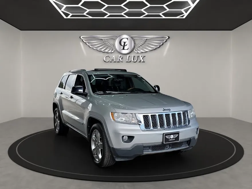 2012 Jeep Grand Cherokee Overland photo 1