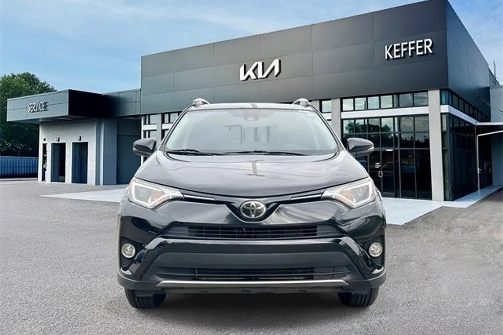 2018 Toyota RAV4 XLE photo 1