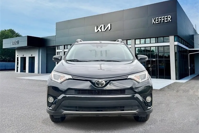 2018 Toyota RAV4 XLE photo 1