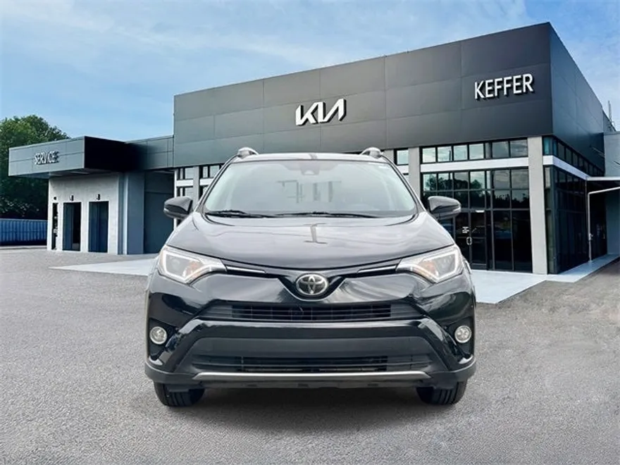 2018 Toyota RAV4 XLE photo 1