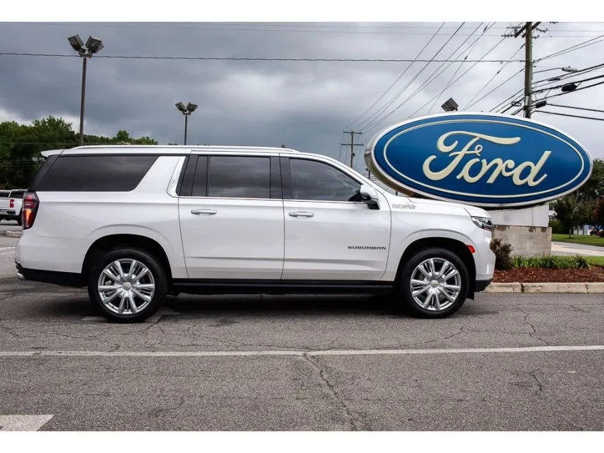 2021 Chevrolet Suburban High Country photo 1
