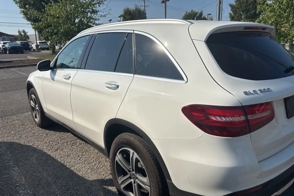2018 Mercedes Benz GLC 300 4MATIC photo 1