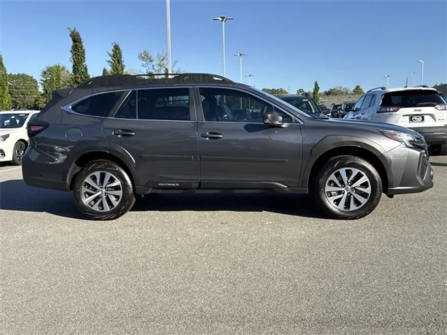 2025 Subaru Outback 2.5i photo 1