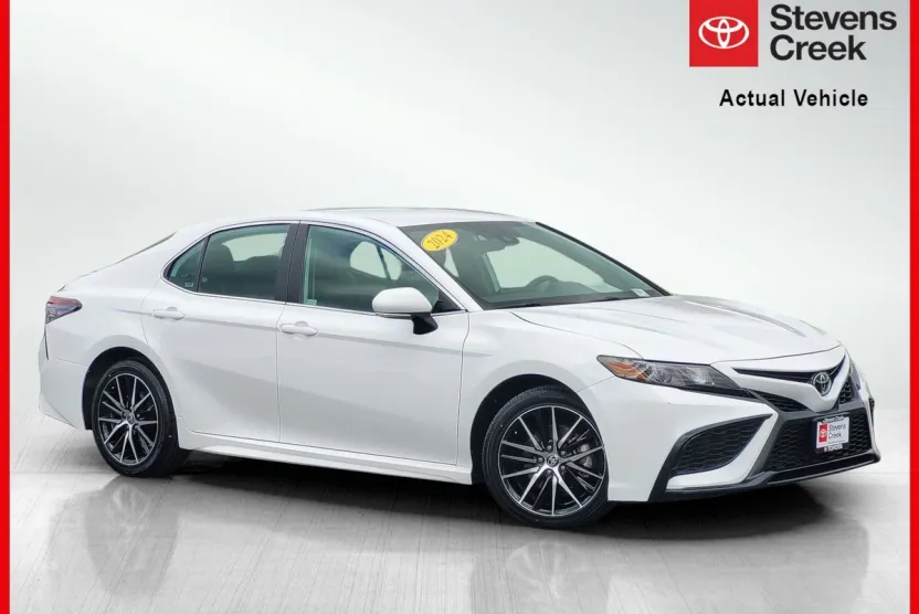 2024 Toyota Camry SE photo 1