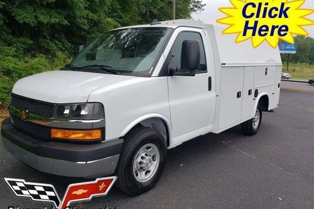 2024 Chevrolet Express Cutaway 3500 Base photo 1