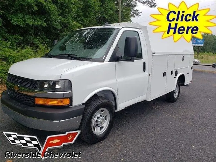 2024 Chevrolet Express Cutaway 3500 Base photo 1