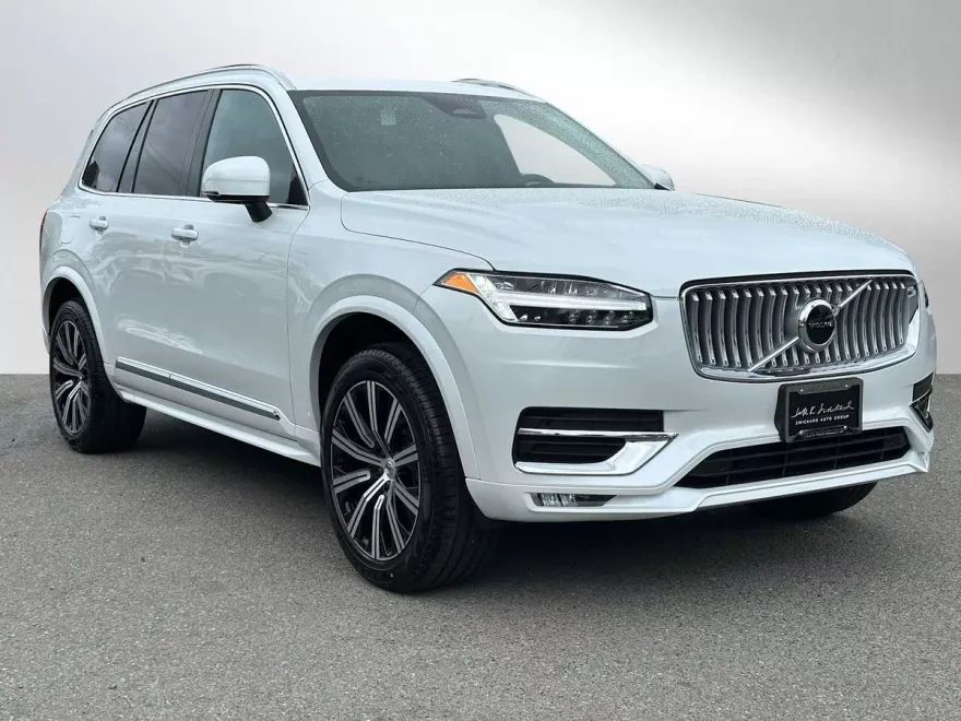2025 Volvo XC90 B5 Core photo 1