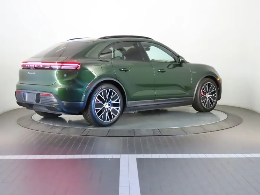 2025 Porsche Macan Electric photo 1