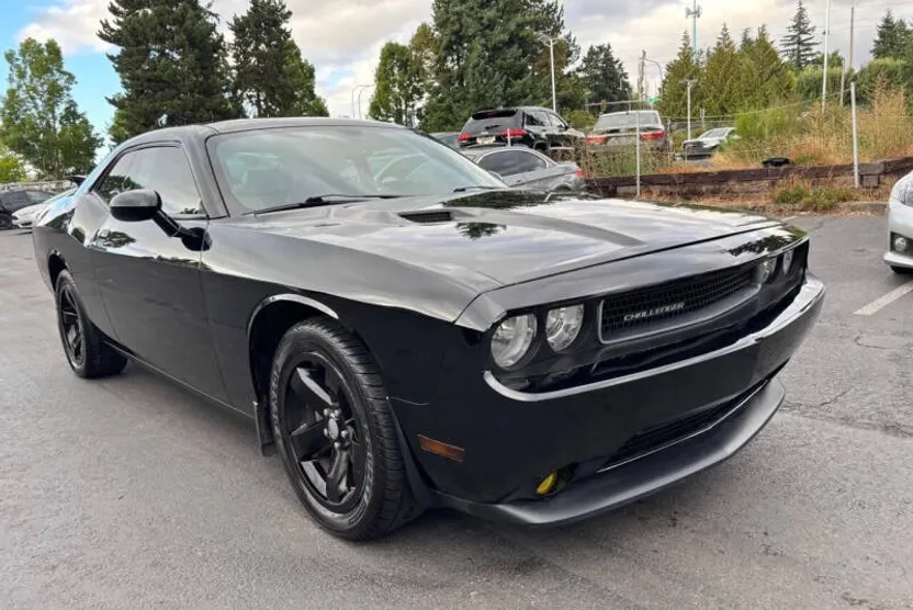 2012 Dodge Challenger SXT photo 1