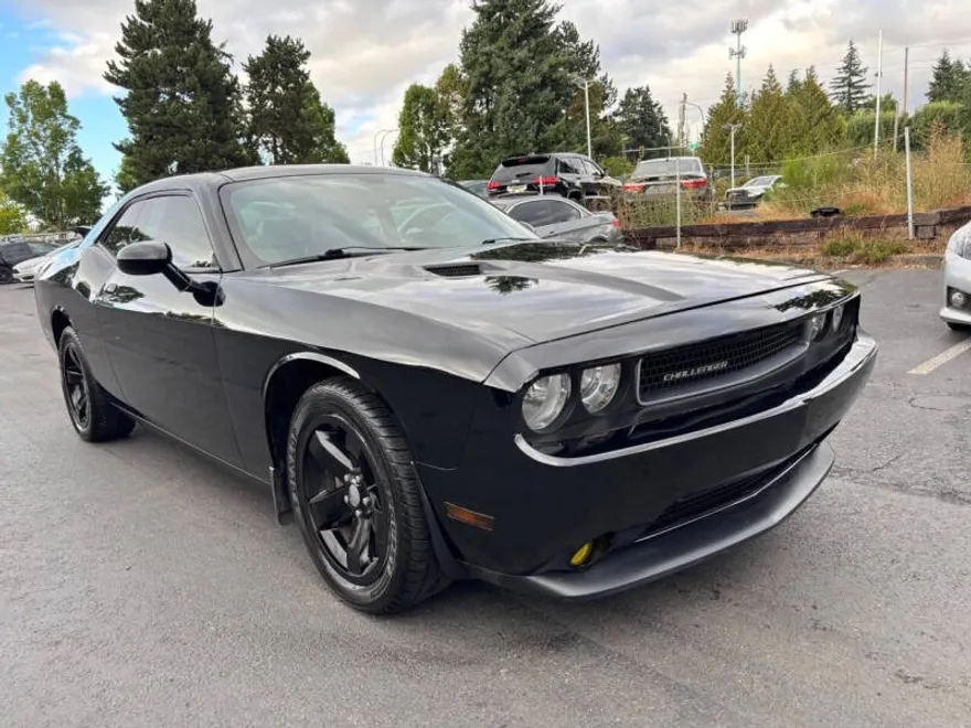 2012 Dodge Challenger SXT photo 1