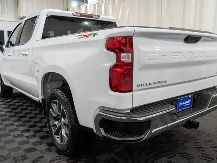 2025 Chevrolet Silverado 1500 LT photo 1