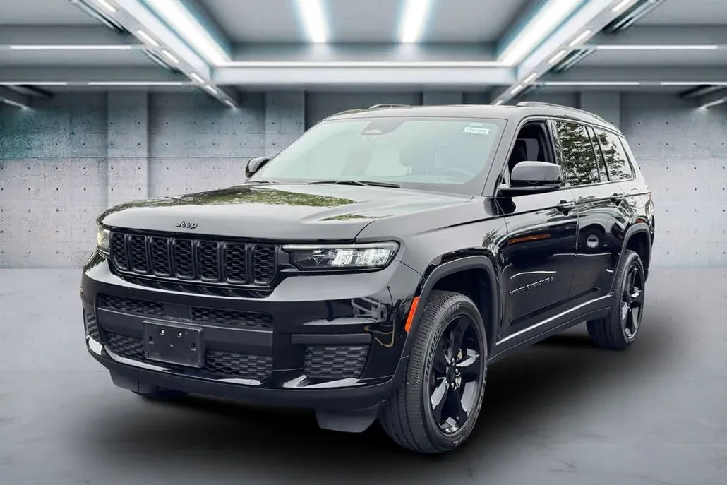 2022 Jeep Grand Cherokee Altitude photo 1