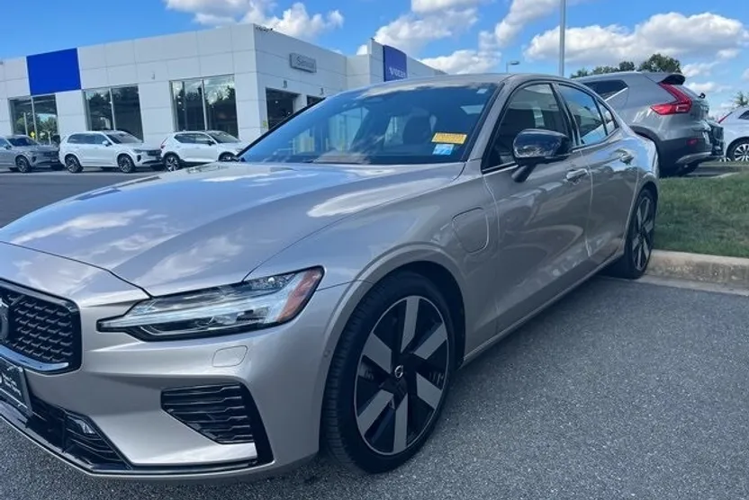 2024 Volvo S60 T8 Ultimate photo 1