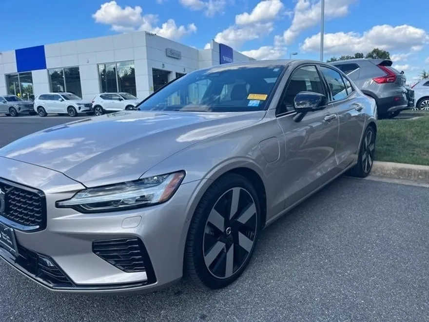 2024 Volvo S60 T8 Ultimate photo 1