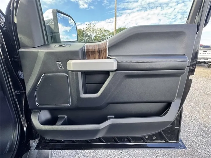 2020 Ford F-150 Lariat photo 1