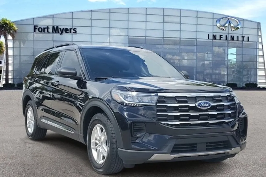 2025 Ford Explorer photo 1