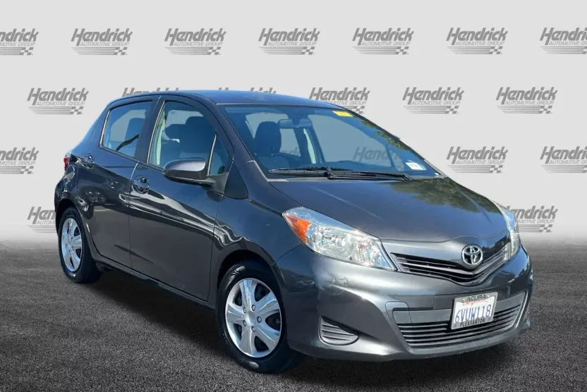 2012 Toyota Yaris LE photo 1