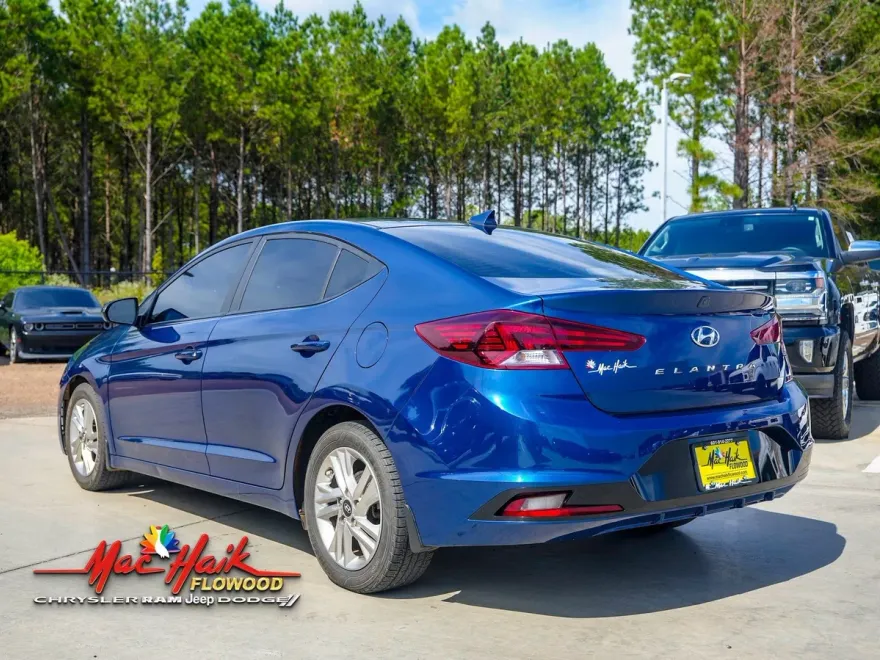 2020 Hyundai Elantra SEL photo 1