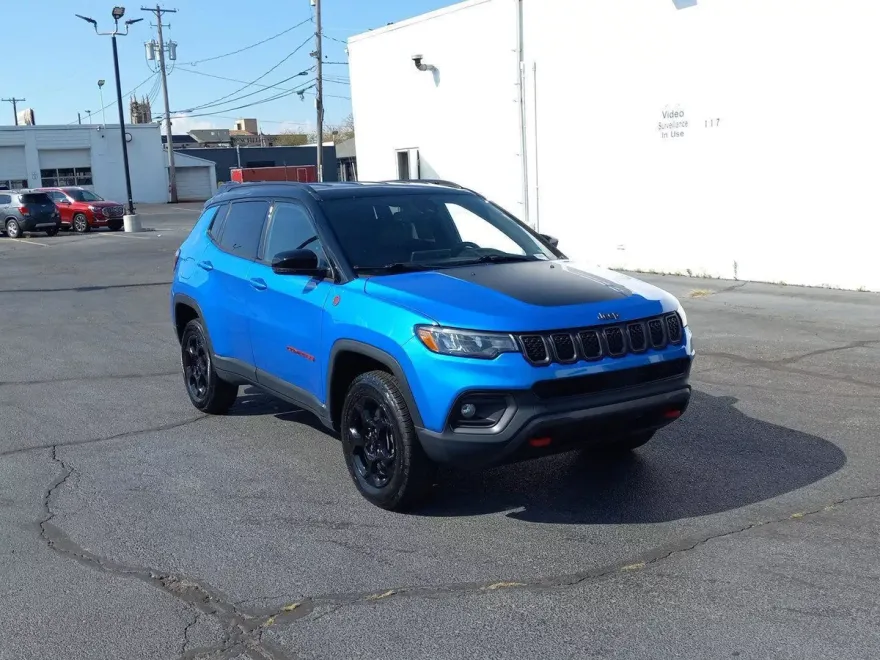 2024 Jeep Compass Trailhawk photo 1
