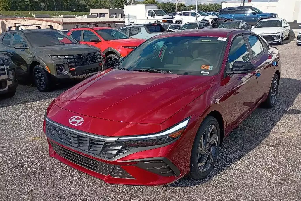 2025 Hyundai Elantra SEL Sport photo 1