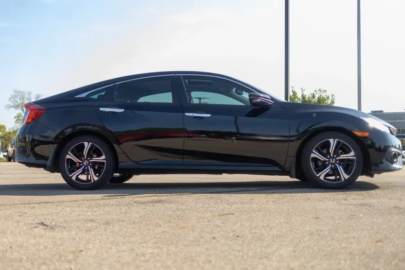 2018 Honda Civic Touring photo 1
