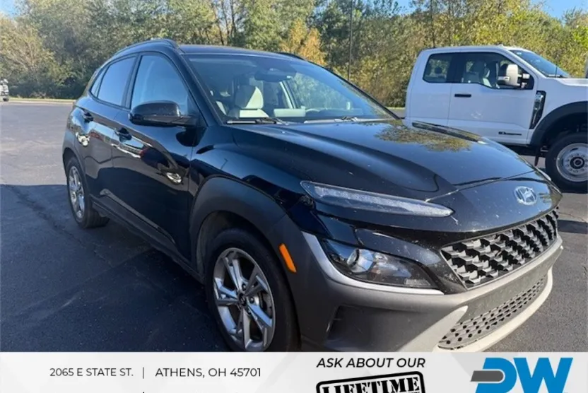 2022 Hyundai Kona SEL photo 1