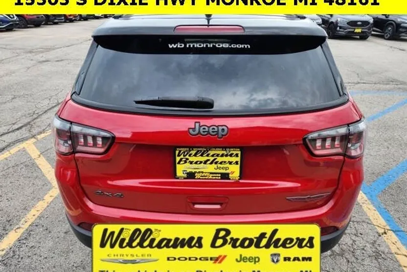 2023 Jeep Compass Trailhawk photo 1