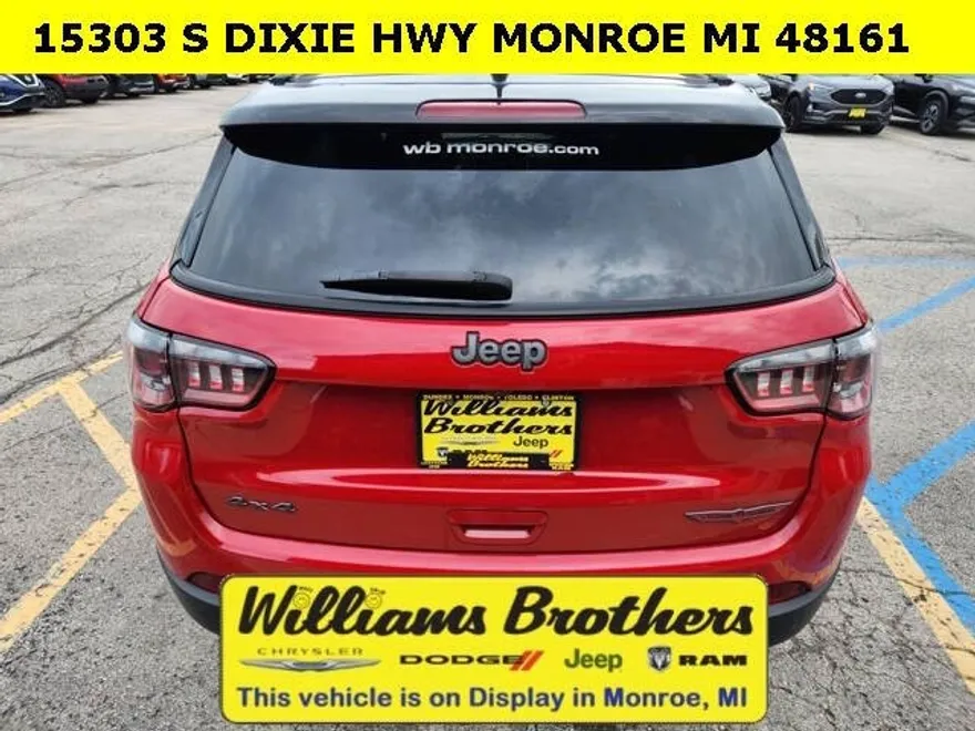 2023 Jeep Compass Trailhawk photo 1
