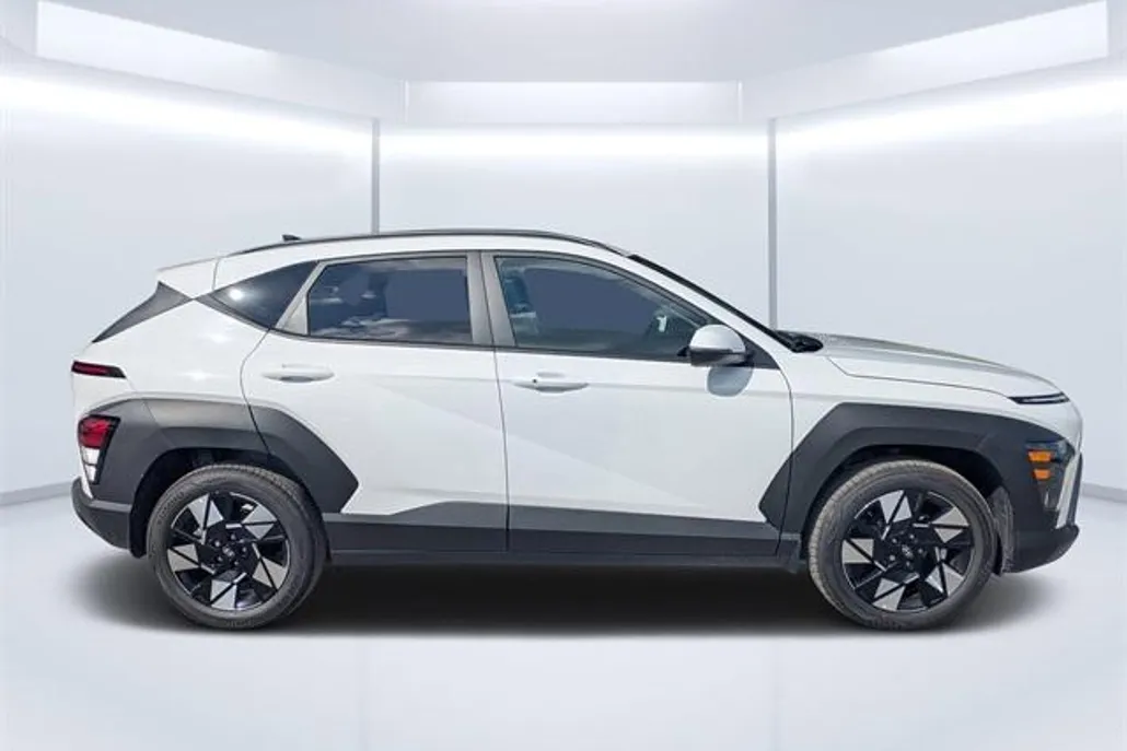 2025 Hyundai Kona SEL photo 1