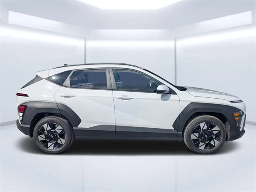 2025 Hyundai Kona SEL photo 1