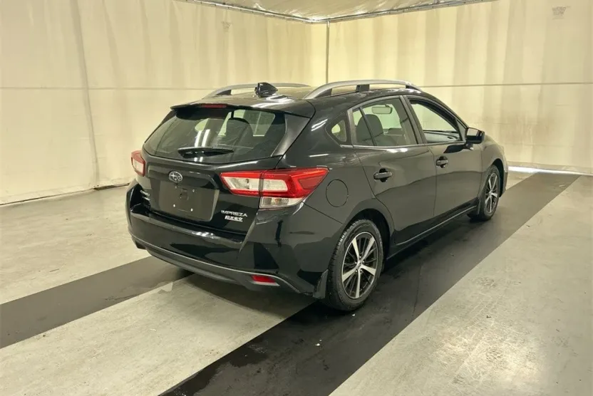 2019 Subaru Impreza 2.0i Premium photo 1