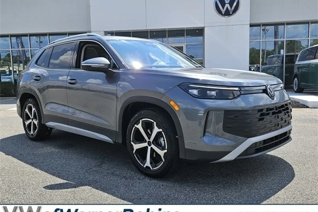 2025 Volkswagen Tiguan SE photo 1