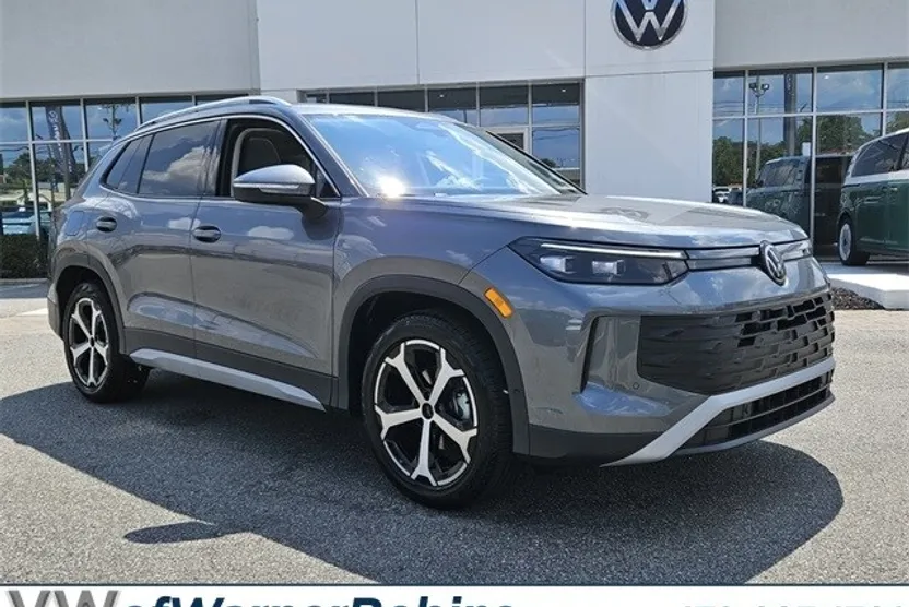 2025 Volkswagen Tiguan SE photo 1