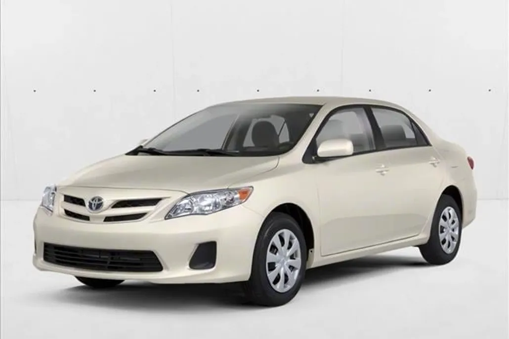 2013 Toyota Corolla LE photo 1