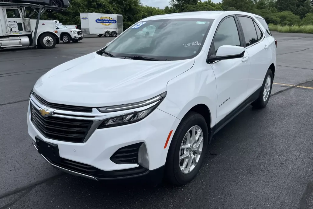 2023 Chevrolet Equinox LT photo 1
