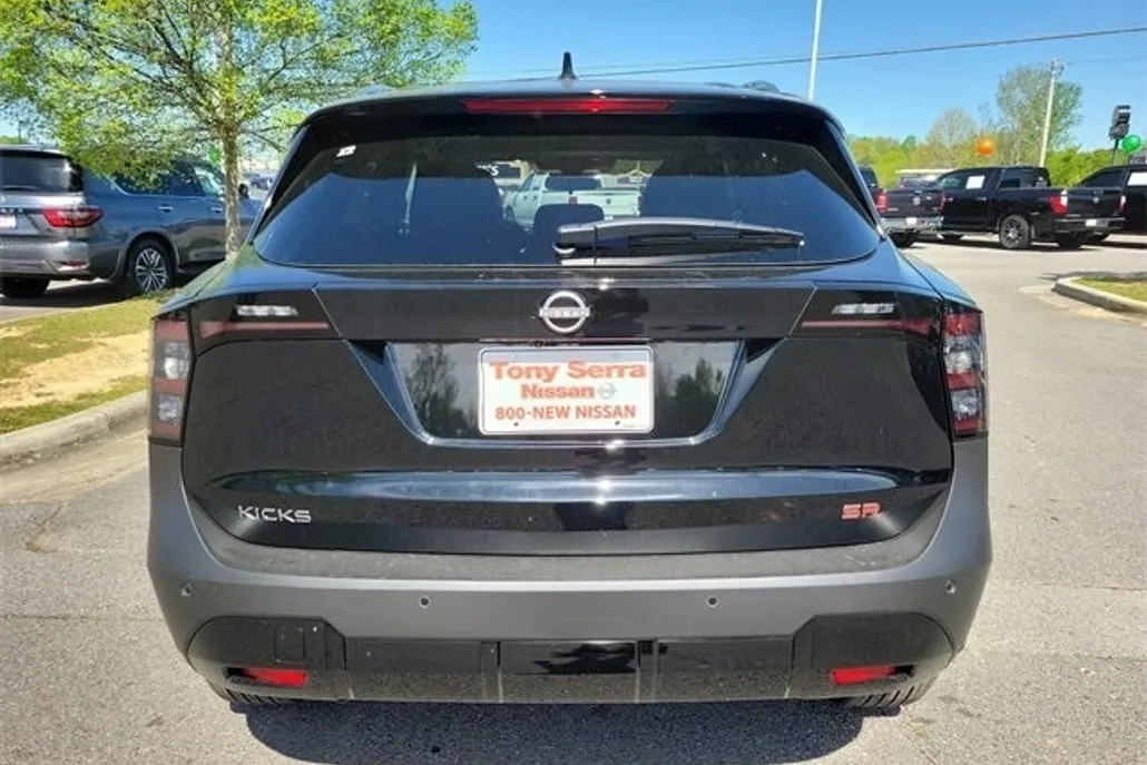 2025 Nissan Kicks SR photo 1