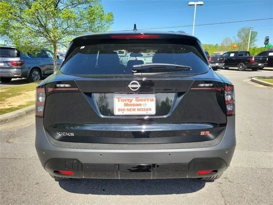 2025 Nissan Kicks SR photo 1
