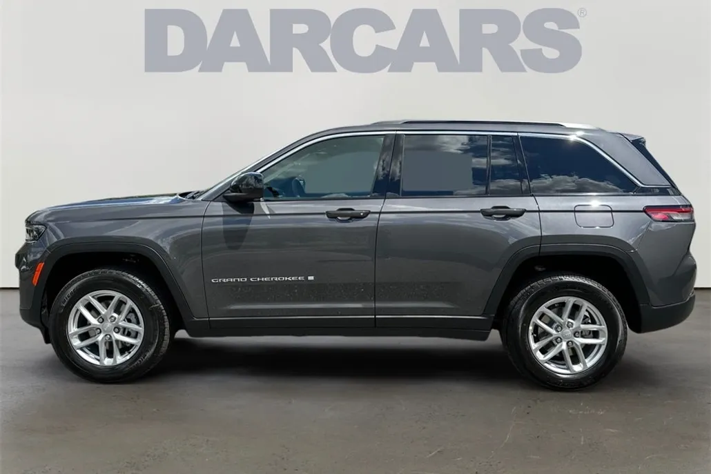 2025 Jeep Grand Cherokee Laredo X photo 1