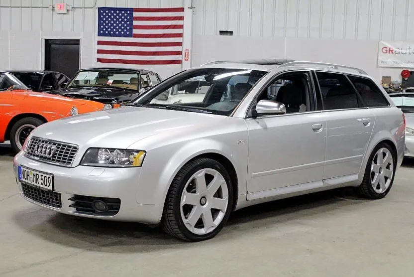 2004 Audi S4 Avant photo 1