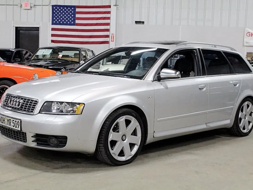 2004 Audi S4 Avant photo 1