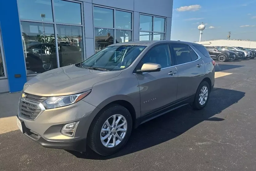 2018 Chevrolet Equinox LT photo 1