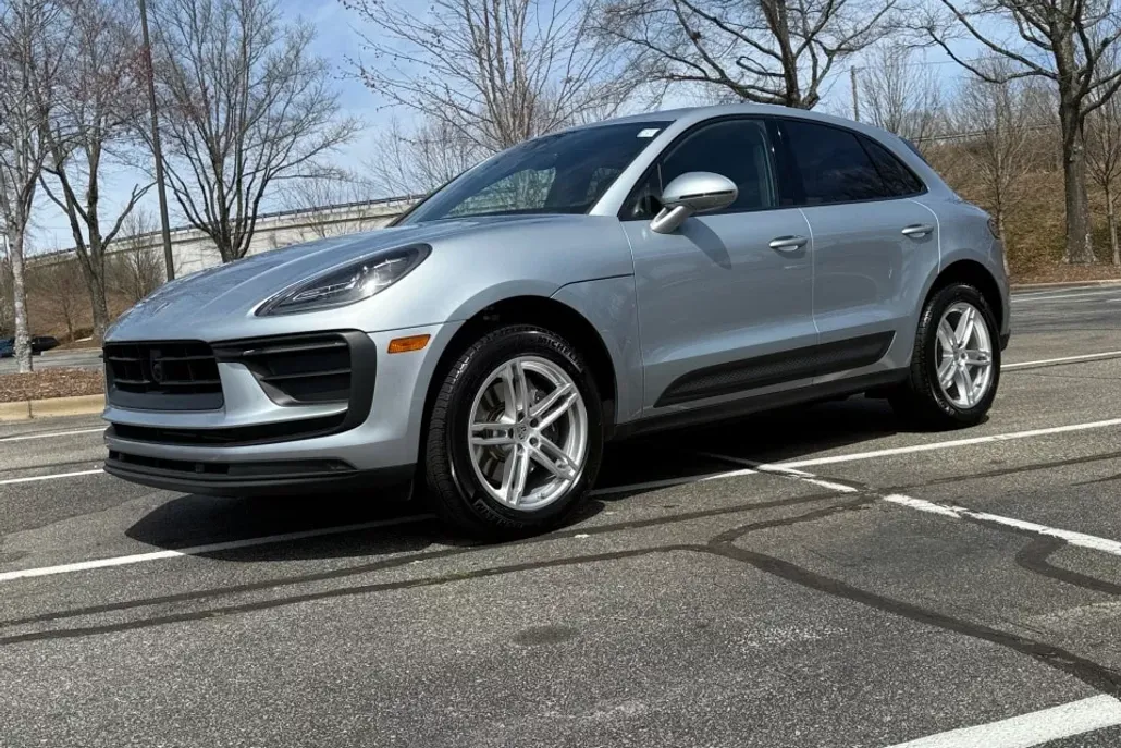 2024 Porsche Macan Base photo 1